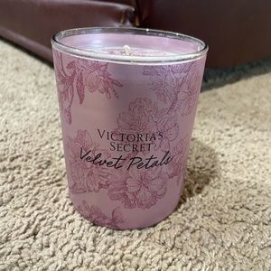 VICTORIA'S SECRET VELVET PETALS SCENTED GLASS JAR SINGLE WICK CANDLE 9oz.